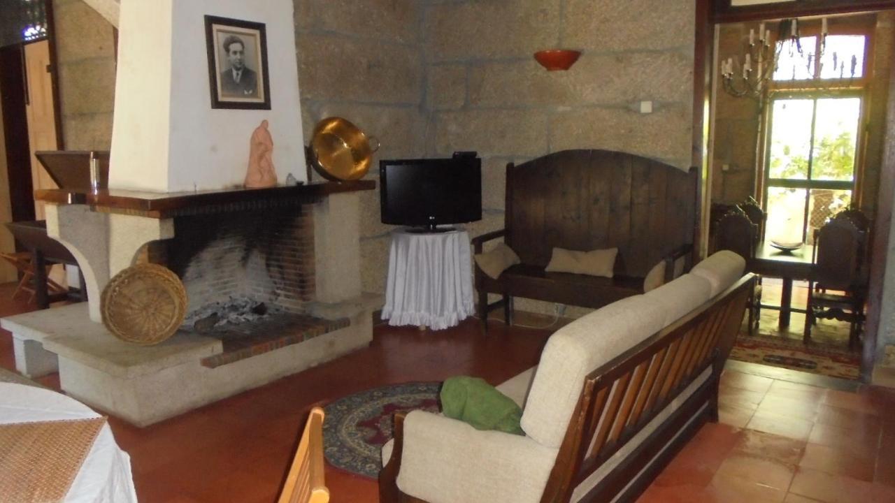 Casa Da Roseira - Valpacos Bed & Breakfast Vassal Exterior photo